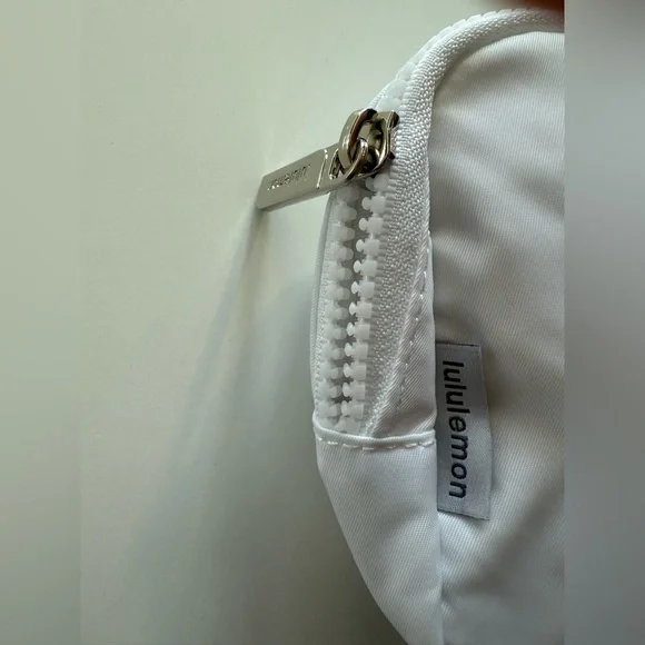 Disney x Lululemon Everywhere Belt Bag 1L Mickey in Motion Graphic - Picture 4 of 6